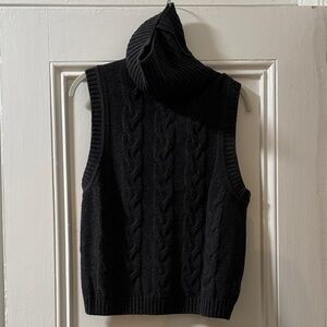 Sleeveless turtle neck sweater